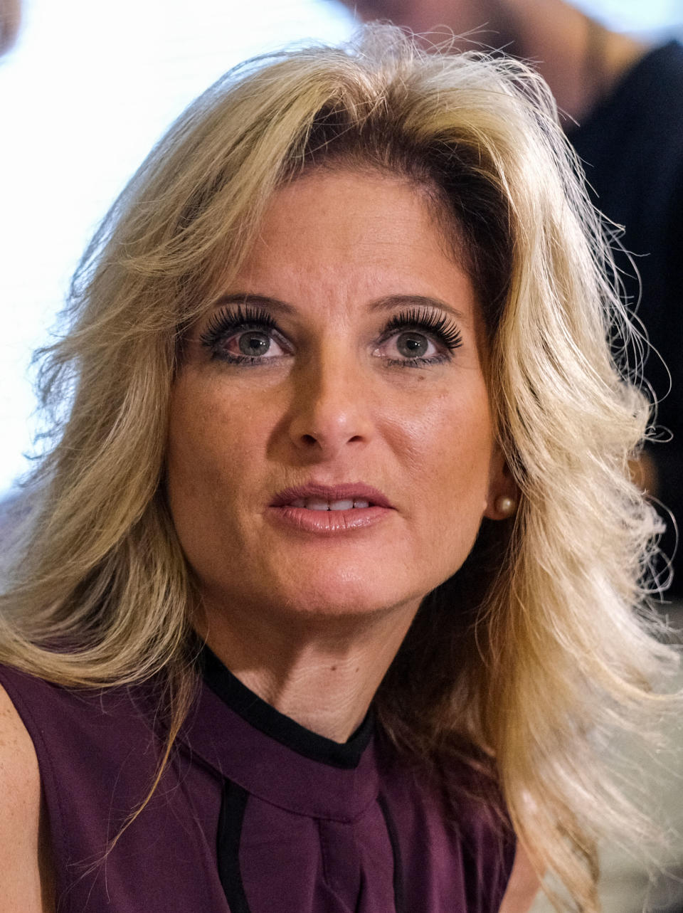 Summer Zervos war einst TV-Kandidatin in Trumps Fernsehshow "The Apprentice", nun verklagt sie ihn. Die US-Amerikanerin wirft dem Republikaner vor, sie sexuell belästigt zu haben. Er habe sich gegen ihren Willen an sie gedrückt und ihre Brust angefasst. (Bild-Copyright: Ringo H. W. Chiu/ASSOCIATED PRESS)