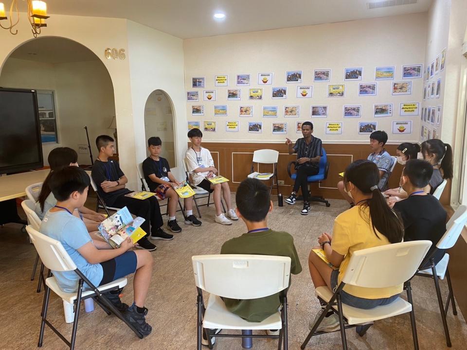 教育局於暑期再次精心規劃，自今日起至7月3日止，於文昌國中辦理3日外師營隊活動。圖：教育局提供