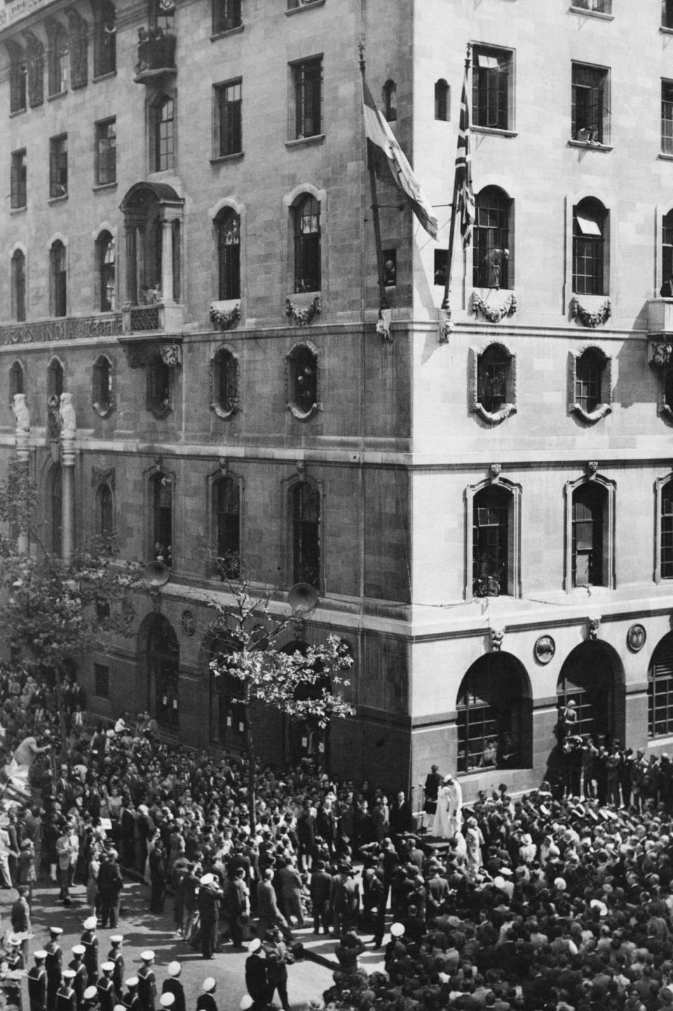 Partition: The new flag of India is raised to mark Indian independence, at India House, Aldwych August 1947 (Getty Images)