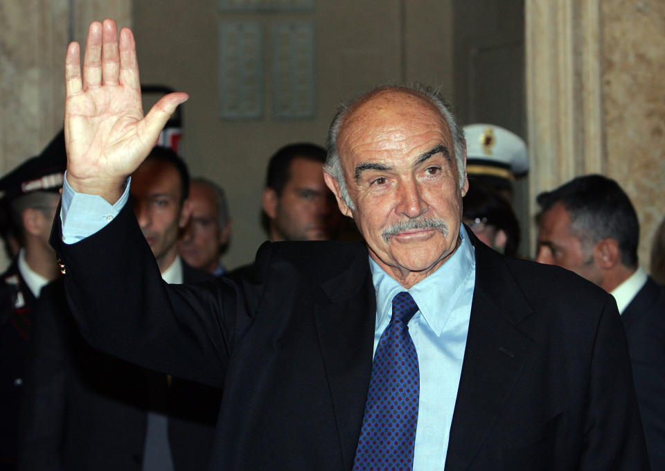 Actor Sean Connery waves at the end of a ceremony during which he received the Il Campidoglio award at Rome's Capitol Hill October 14, 2006.  Connery received the award in honour of his career.  REUTERS/Dario Pignatelli (ITALY)