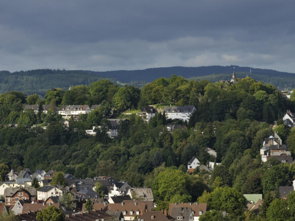 <p>Trommelwirbel: Die grünste deutsche Stadt ist laut der “Berliner Morgenpost” die kleine nordrhein-westfälische Ortschaft Siegen. Dabei ist diese eigentlich als trist verschrien. Doch die Satellitenbilder beweisen etwas ganz anderes. 100 km² reinste Natur auf einer Gesamtfläche von 114,68 km². (Bild-Copyright: Martin Jung/ddp Images) </p>