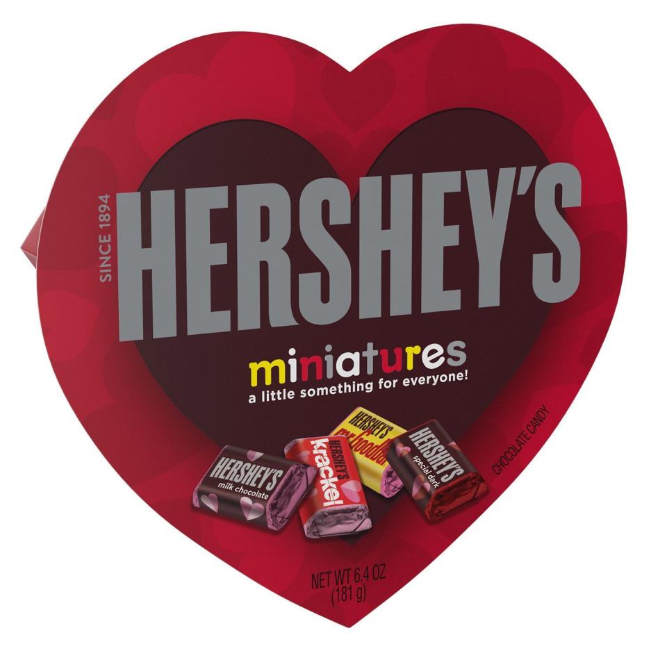 32) Hershey's Miniatures Assorted Chocolate Candy
