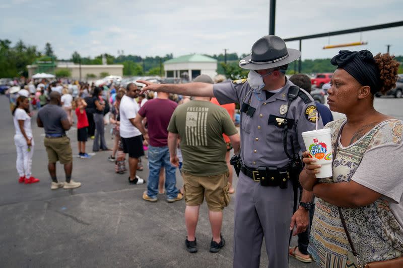 FILE PHOTO: Thousands line up outside unemployment office in Frankfort