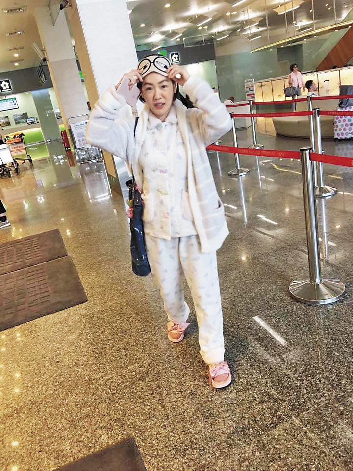 小S在台灣機場穿睡衣，引起不小話題。（翻攝自小S微博）