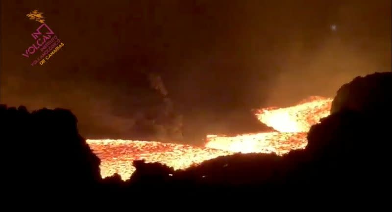 Cumbre Vieja volcano continues to erupt on the Canary Island of La Palma