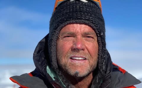 Donald Lynn Cash died while descending Everest 