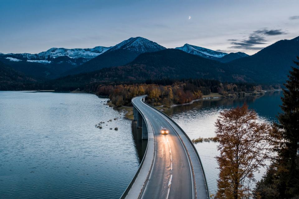 There are so many lakes in Germany that experts haven’t been able to determine the exact number accurately, but they’ve estimated that the European country boasts anywhere between 15,000 and 30,000 lakes within its borders. One of the more famous bodies of freshwater, Sylvenstein Lake in Lenggries, features a gently curved bridge that earns this road a spot on the list. Especially in the colder months when the snow covers the mountains in the distance, the road atop Sylvenstein Lake is more than Instagram-worthy.