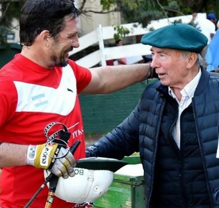 El saludo de Marcos Uranga con el Lolo Castagnola