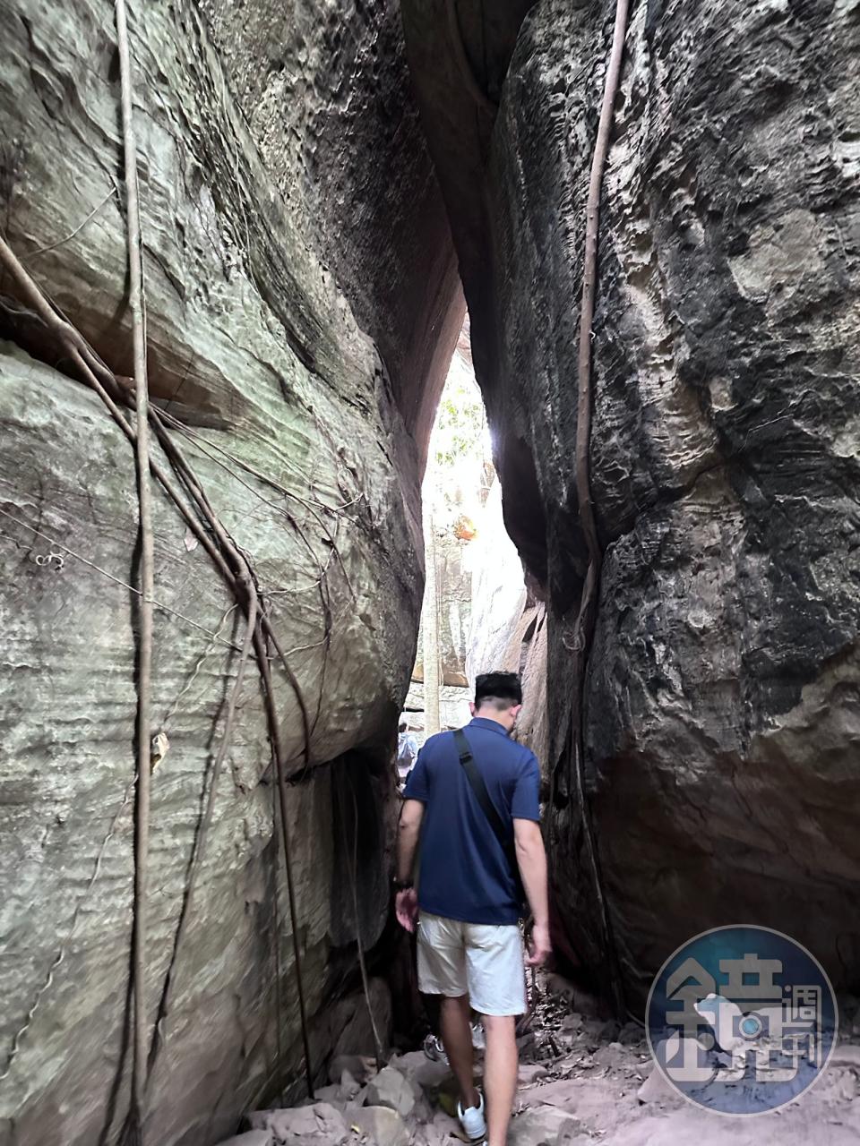 由水侵蝕而成的自然景觀「Khao Chan Passageway」。