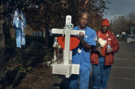 <p>Workers carry a cross to a memorial to remember victims of the recent truck attack on a bike path near the crime scene on Friday, Nov. 3, 2017, in New York. (Photo: Andres Kudacki/AP) </p>