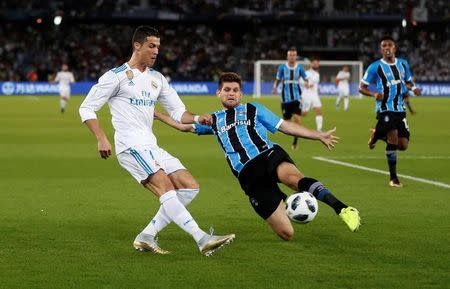 Soccer Football - FIFA Club World Cup Final - Real Madrid vs Gremio FBPA - Zayed Sports City Stadium, Abu Dhabi, United Arab Emirates - December 16, 2017 Real Madrid’s Cristiano Ronaldo in action with Gremio’s Walter Kannemann REUTERS/Matthew Childs