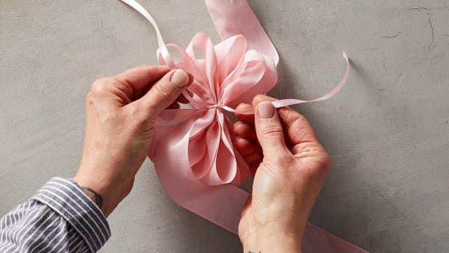 How to Make a Traditional Florist Bow 