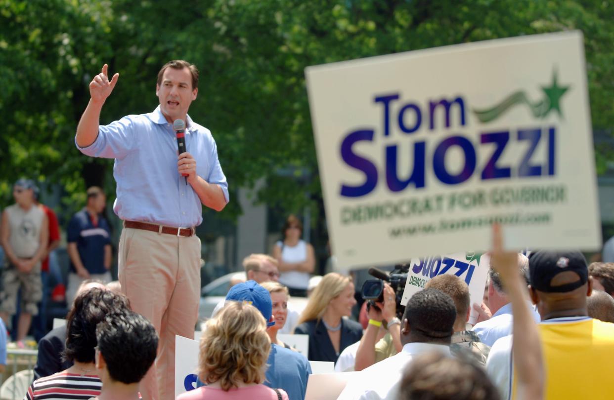 Tom Suozzi speaks to a gathering of supporters during a rally outside the New York State Democratic Convention in Buffalo, N.Y., on Tuesday, May 30, 2006.