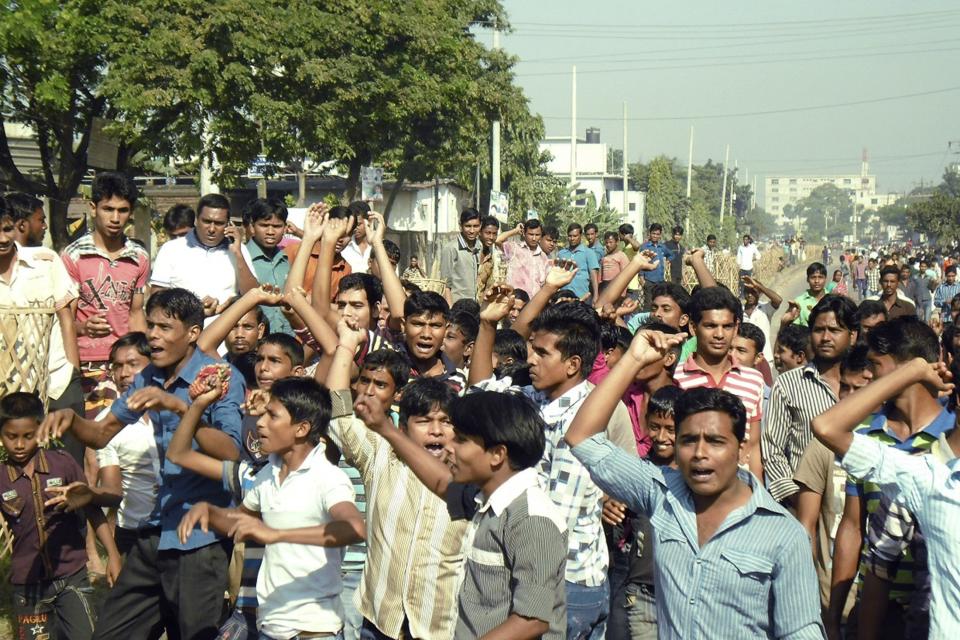 Bangladesh garment workers clash with police 11-14-13