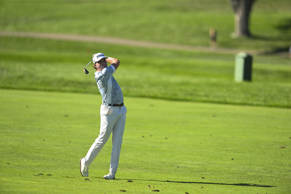 Caden Fioroni hits an approach shot on hole two during the second round of stroke play of the 2023 U.S. Amateur at Cherry Hills C.C. in Cherry Hills Village, Colo. on Tuesday, Aug. 15, 2023. (Kathryn Riley/USGA)