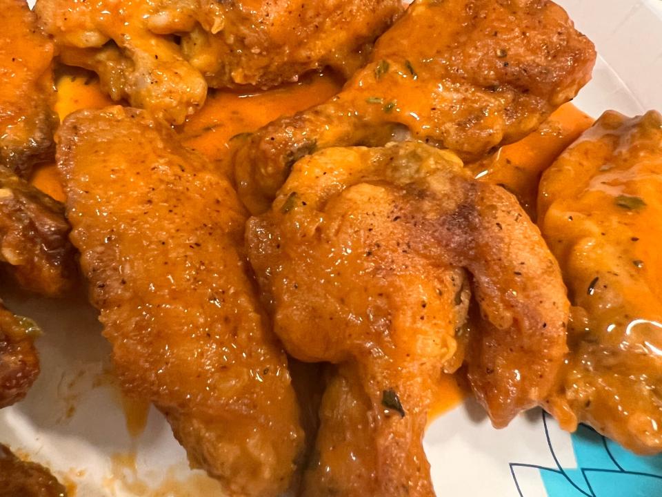 Sunny Anderson wings on plate