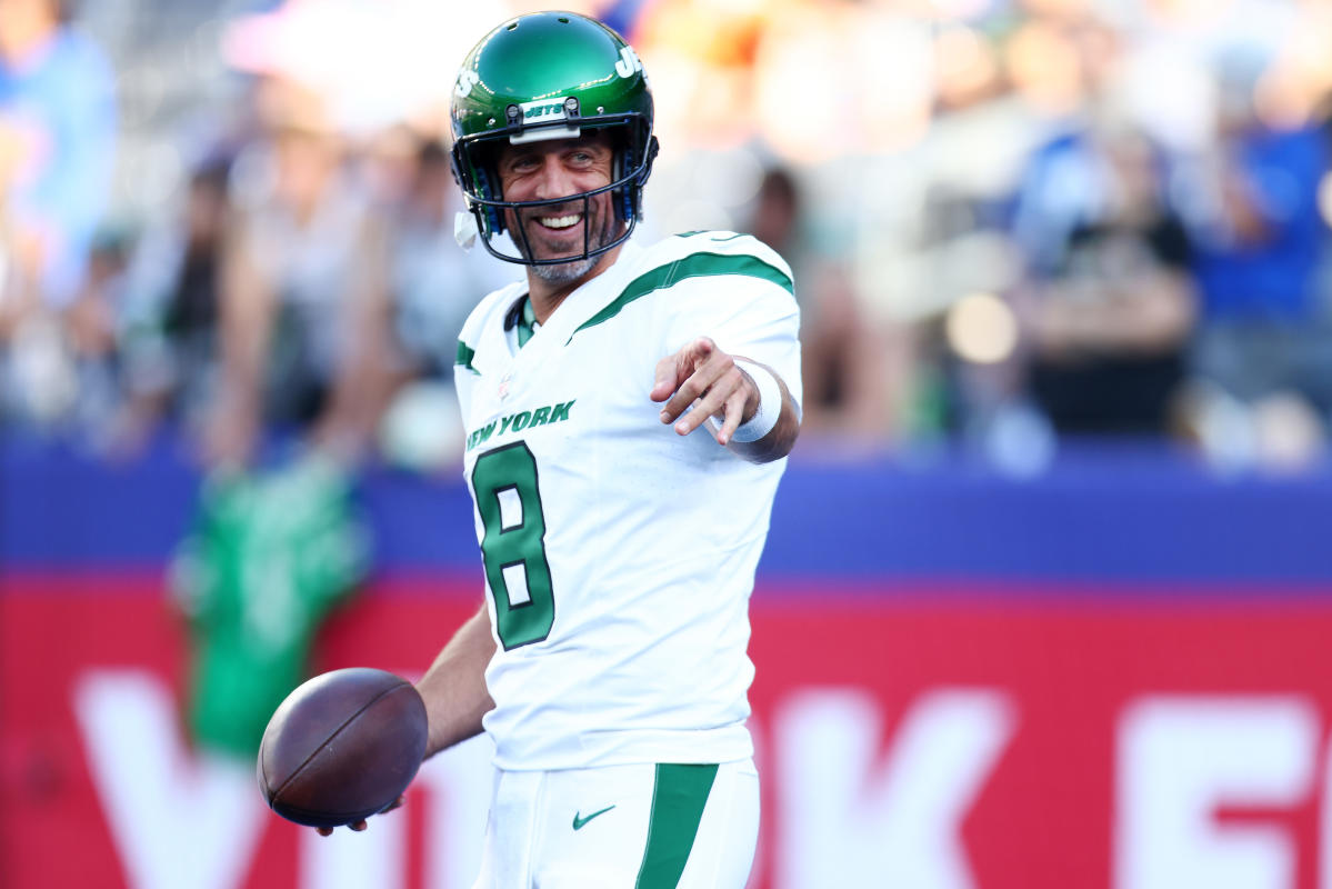 Aaron Rodgers throws a TD pass in his brief preseason debut as Jets beat  Giants 32-24