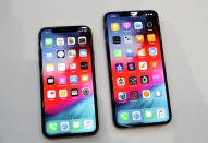 <p>L’iPhone XS è l’evoluzione degli iPhone X presentati l’anno scorso, con uno schermo OLED migliorato per quanto riguarda il contrasto e la resa delle immagini. </p>