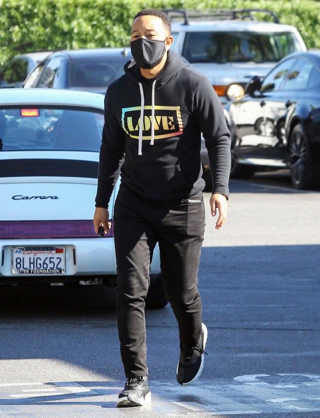 Orlando Bloom wearing Nike sneakers & a Gucci sweatshirt while on the beach  in Malibu. #LA #brands