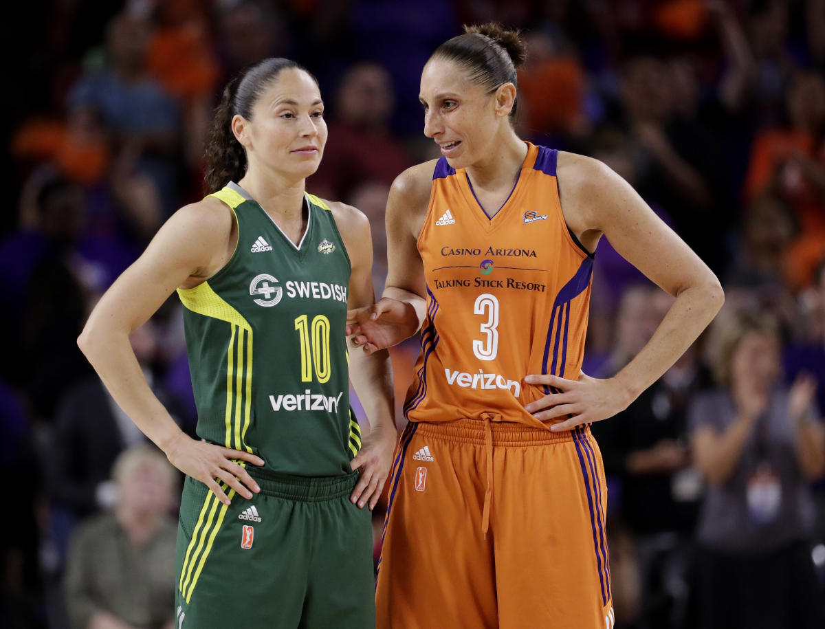 Diana Torassi e Mercury se despedem de Sue Bird com sapatos personalizados