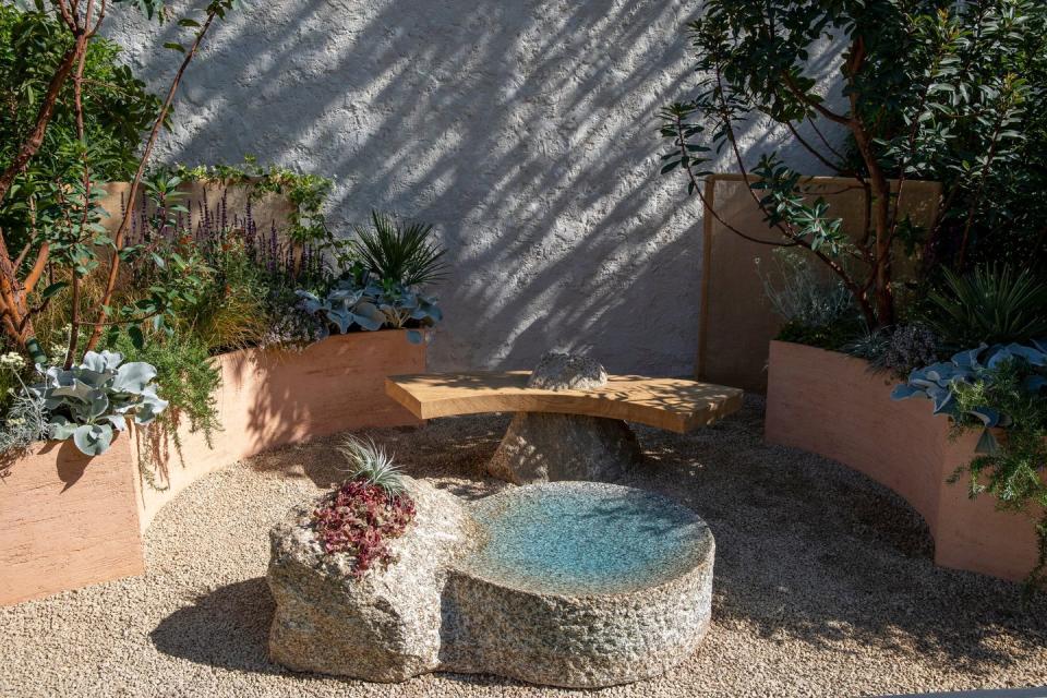 <p><strong>CONTAINER GARDEN | Award: SILVER</strong></p><p>Inspired by the Mallorcan landscape, the curved design evokes the tranquil waves of the sea, whilst the hand-rendered stone-effect wall is an interpretation of the weathering effect of sun and sea. The design is complete with with textural Mediterranean drought-tolerant plants of succulents, perennials and ornamental grass.</p>