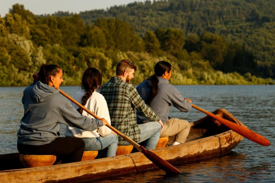 Traditional canoe tours of Yurok County (Yurok County/Laney Mayo Photography)