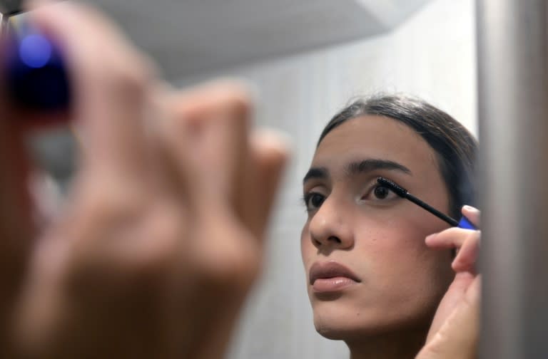 Venezuelan trans woman Victoria Davila, 23, puts on makeup to go to an appointment at the Mexican foreign ministry (ALFREDO ESTRELLA)