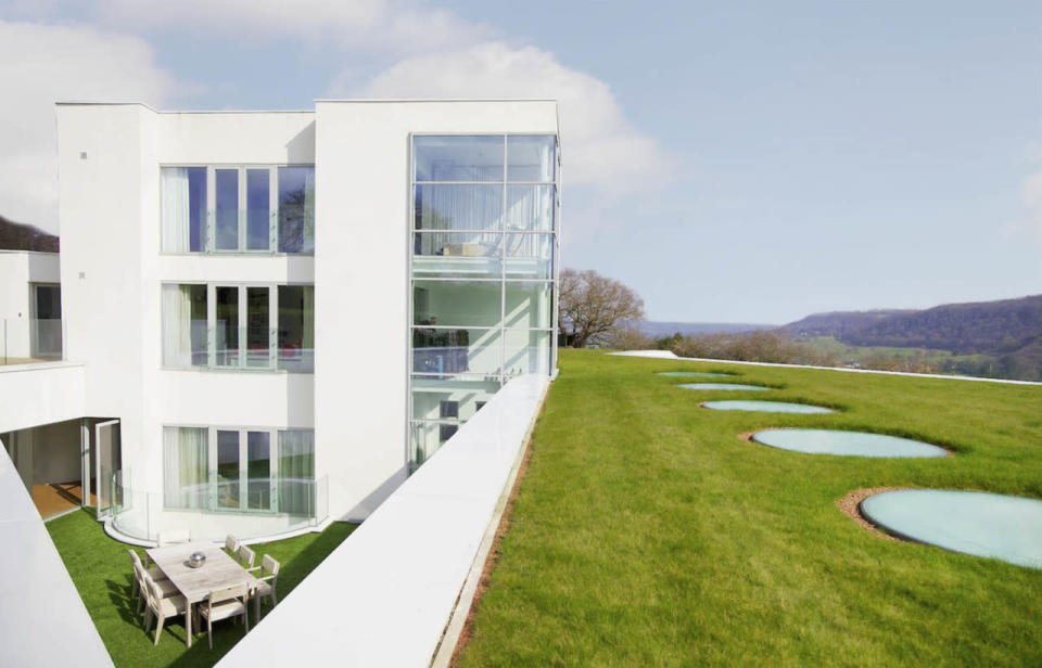 English Underground Mansion – Angular Courtyard