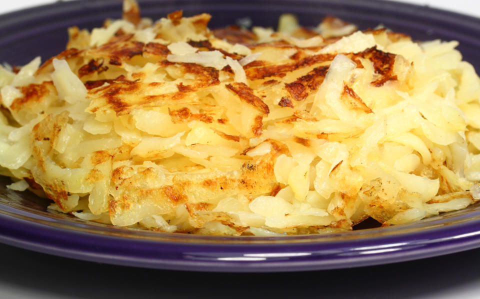A plate of hash browns.