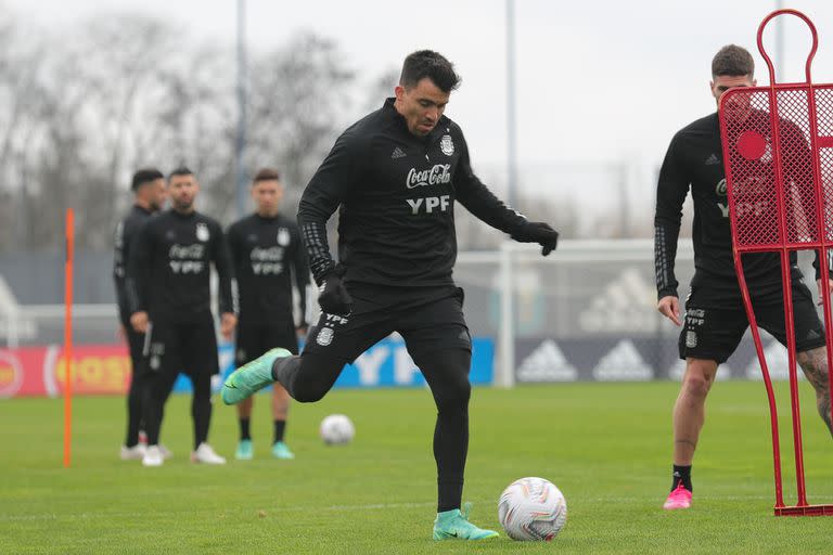 Marcos Acuña, en el entrenamiento de la selección argentina de este viernes: ¿jugará ante Bolivia?