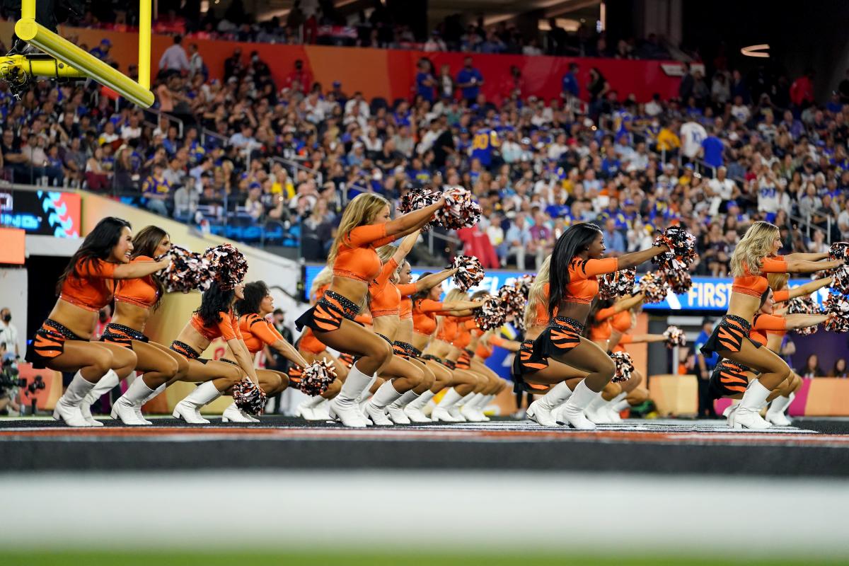 She said yes! Cincinnati Bengals cheerleader surprised with proposal at  Kentucky Oaks