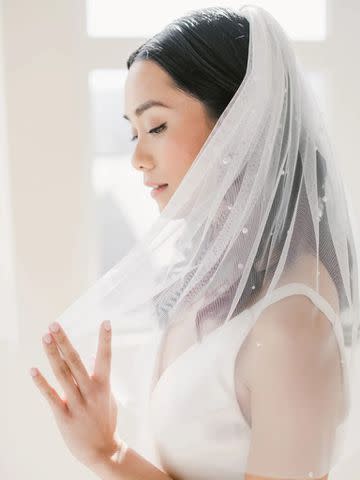 Tessa Kim Mini Birdcage Veil Bridal Ivory / Right Side