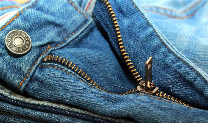 可以用不要的牛仔褲，來乾擦不鏽鋼表面。（示意圖／翻攝自Pixabay）
