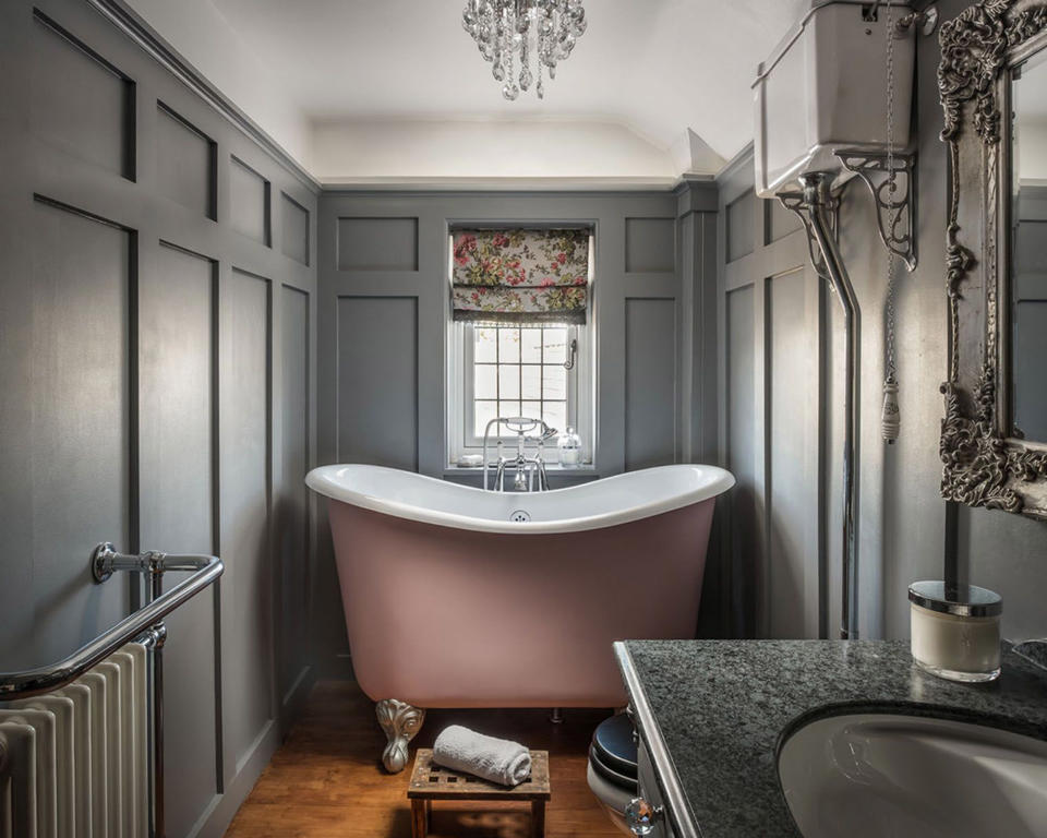 Small bathroom with a miniature pink bathtub