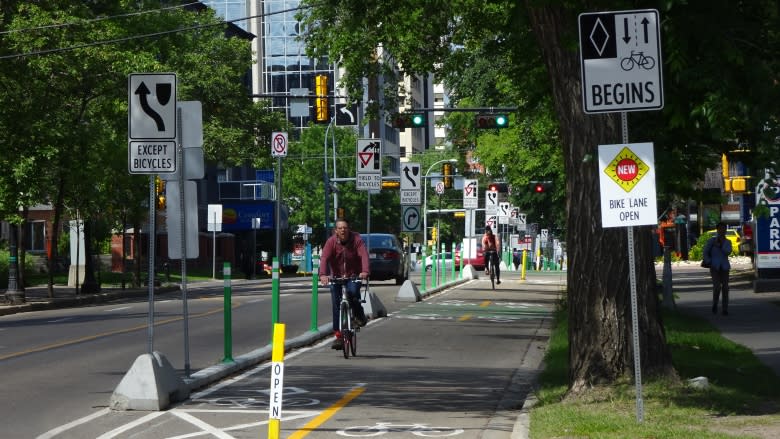 Downtown bike lanes put premium on parking — for cyclists