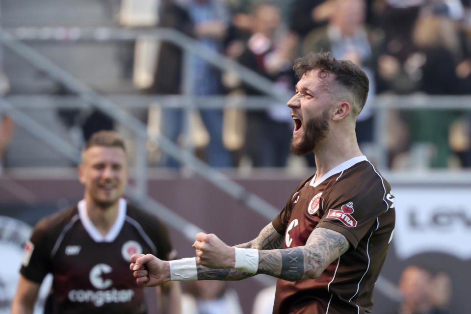 St. Pauli's Marcel Hartel celebrates after scoring his side's third goal during a second division Bundesliga soccer match between St. Pauli and VfL Osnabrück, at the Millerntor Stadium, in Hamburg, Germany, Sunday, May 12, 2024. (Axel Heimken/dpa via AP)
