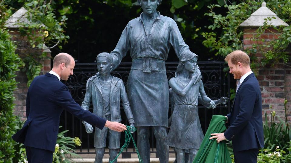 diana, princess of wales statue unveiling at kensington palace