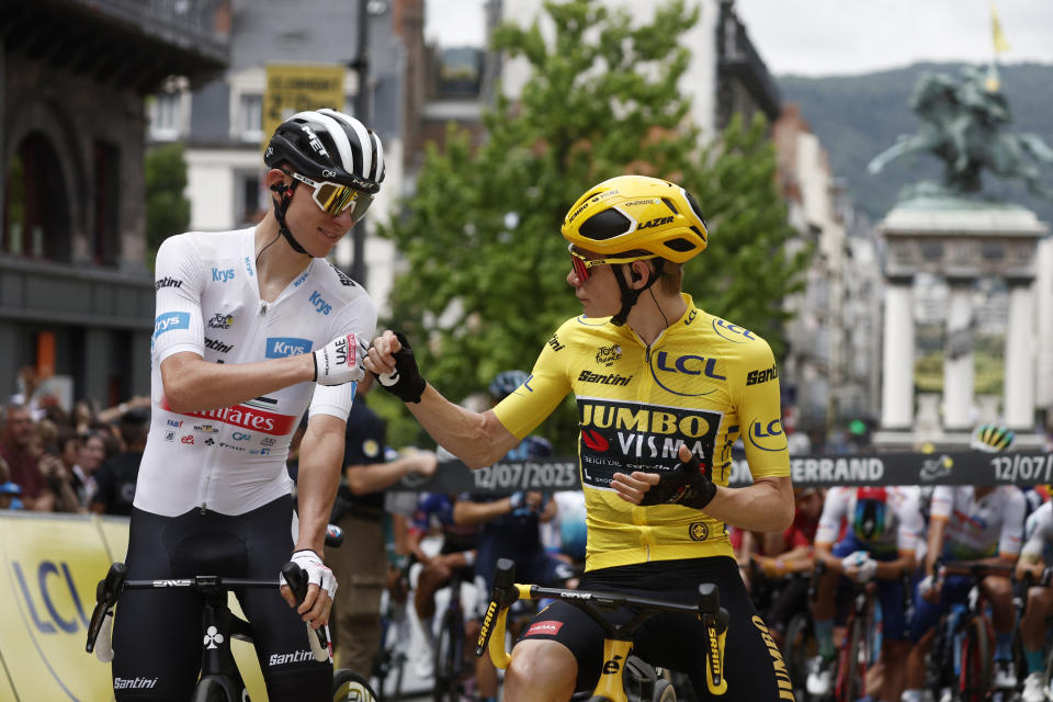 Das große Duell der Tour de France 2023: Tadej Pogacar (li.) und Jonas Vingegaard (Foto:  REUTERS/Benoit Tessier)