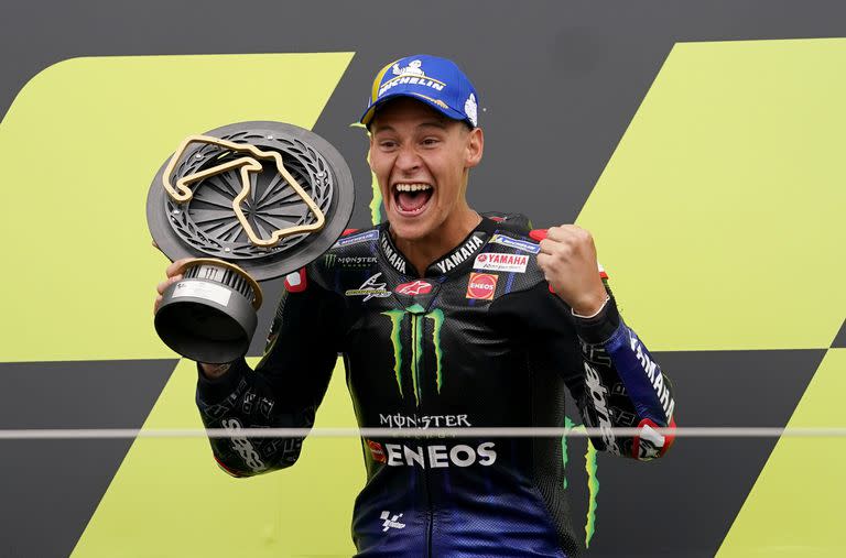 La alegría del francés Fabio Quartararo; el piloto de Yamaha festejó en Silverstone y se afianza como líder del Mundial