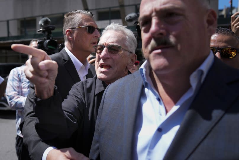 Robert de Niro invectivant des supporters de Donald Trump le 28 mai à New York