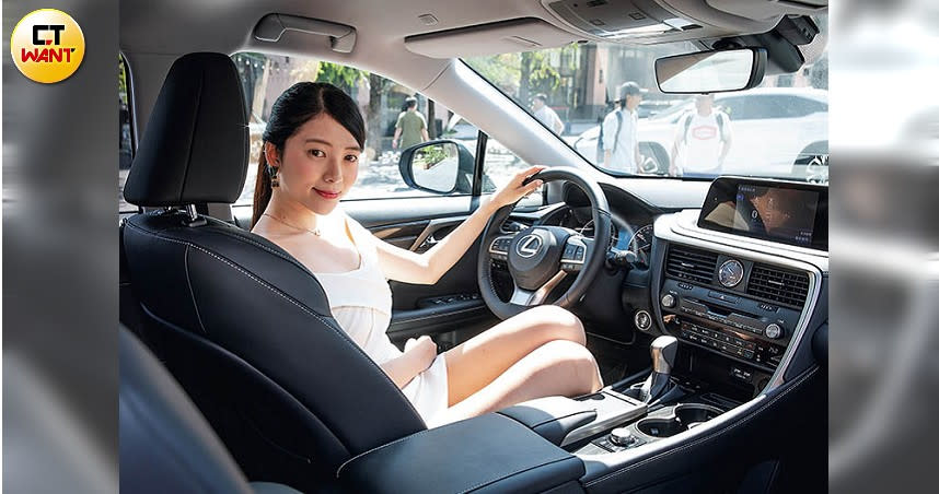 RX的設定以舒適為主，女性駕駛也能輕鬆駕馭。（圖／張文玠攝）