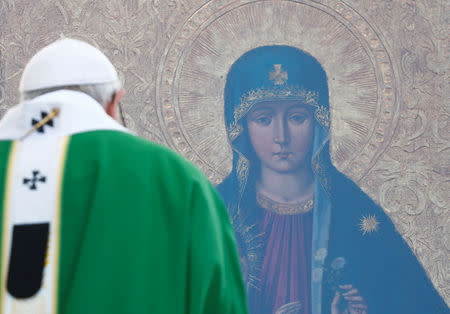 Pope Francis celebrates Holy Mass in Kaunas, Lithuania September 23, 2018. REUTERS/Max Rossi