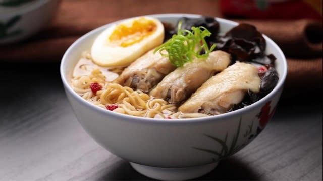 Instant noodles with chicken essence and chicken wings