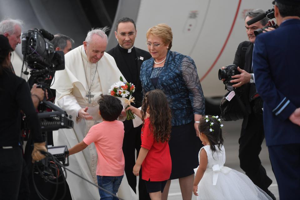 (FOTOS) El recibimiento que le han dado al Papa en Chile