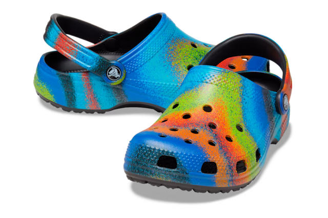 forfader Lam Jeg er stolt Add a splash of colours to your life with these new Crocs designs