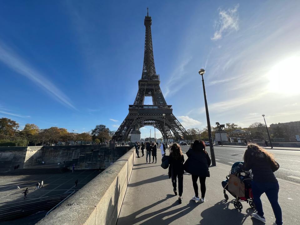 Crowds surrounding the Eiffel Tower.