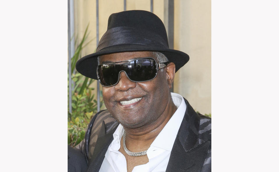 Ronald "Khalis" Bell asiste a una ceremonia en la que se honró a Kool & The Gang con una estrella en el Paseo de la Fama de Hollywood el 8 de octubre de 2015 en Los Angeles. Bell, cofundador y cantante del grupo, murió el miércoles 9 de septiembre del 2020. Tenía 68 años. (Foto por Rich Fury/Invision/AP, Archivo)