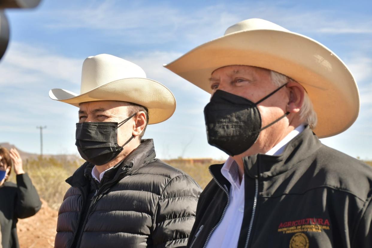 Sonoran governor Alfonso Durazo and Mexico's Secretary of Agriculture and Rural Development Víctor Villalobos (left to right) visit Agua Prieta, Sonora on Jan. 13 to announce the construction of a new TIF slaughterhouse in the border city.