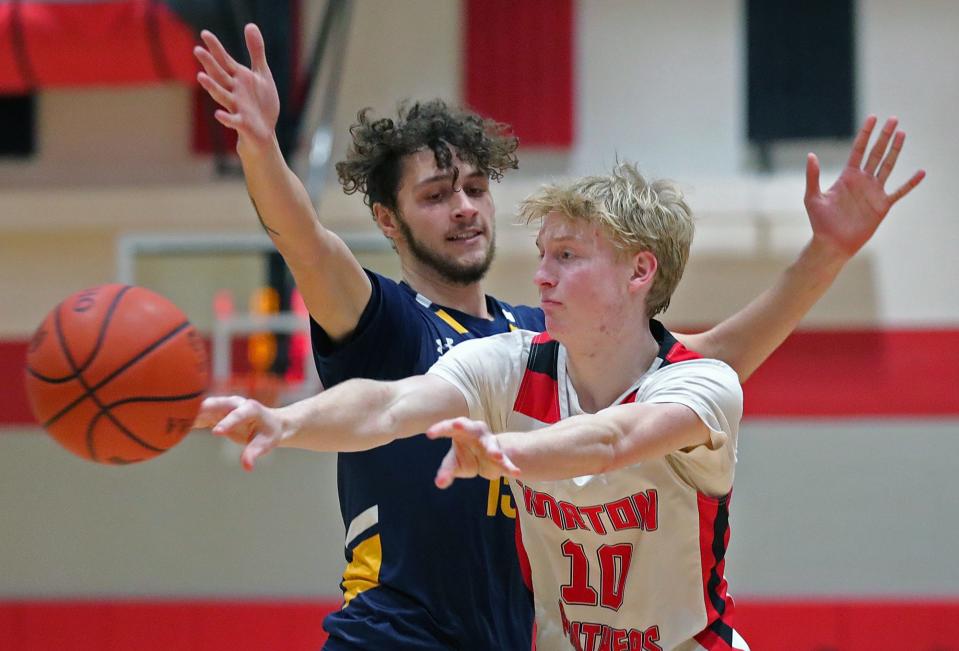 Norton's Nolan Dobben, right, gets a pass off around Streetsboro's Bryce Vecchio during the Rockets' 46-41 victory Friday night. [Jeff Lange/Beacon Journal]