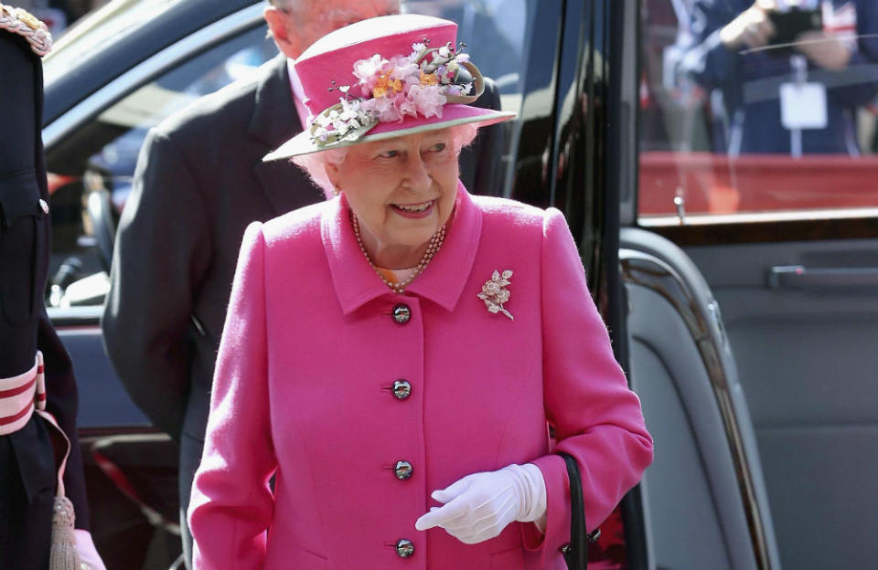 Elizabeth II possède son propre distributeur d’argent dans le sous-sol du Palais de Buckingham.